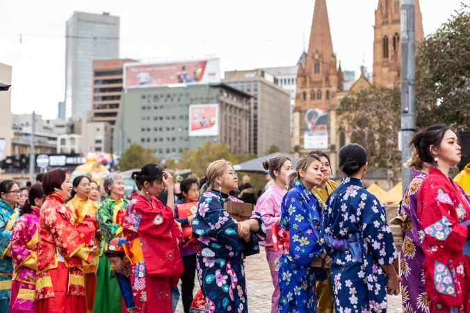 performers in kimonos